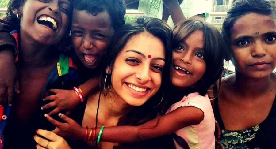 Meet the woman who quit her job to turn a skywalk into a classroom for poor kids